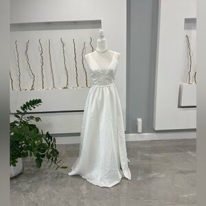 Lulu's Classic White V-Neck Wedding Dress
